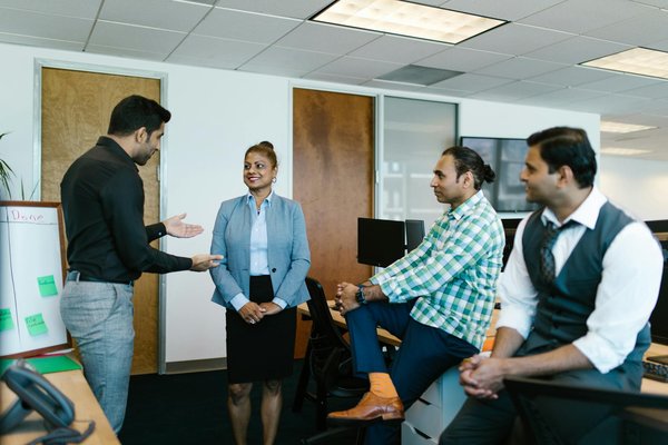 Kreative ideen: traditionelles deutsches sauerkraut neu interpretiert im trend-krautsalat